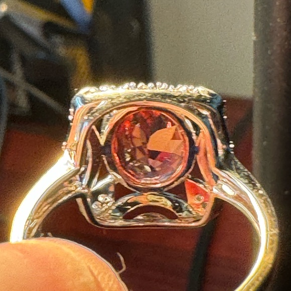 STUNNING 18KT WG RUBELITE & DIAMOND RING - Picture 4 of 7